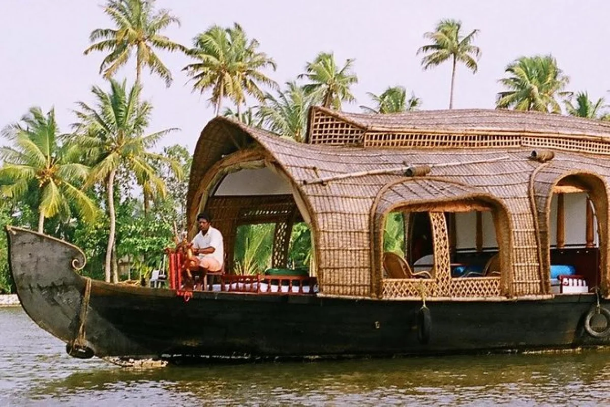 20 Best Places to Visit in Kerala for Holidays