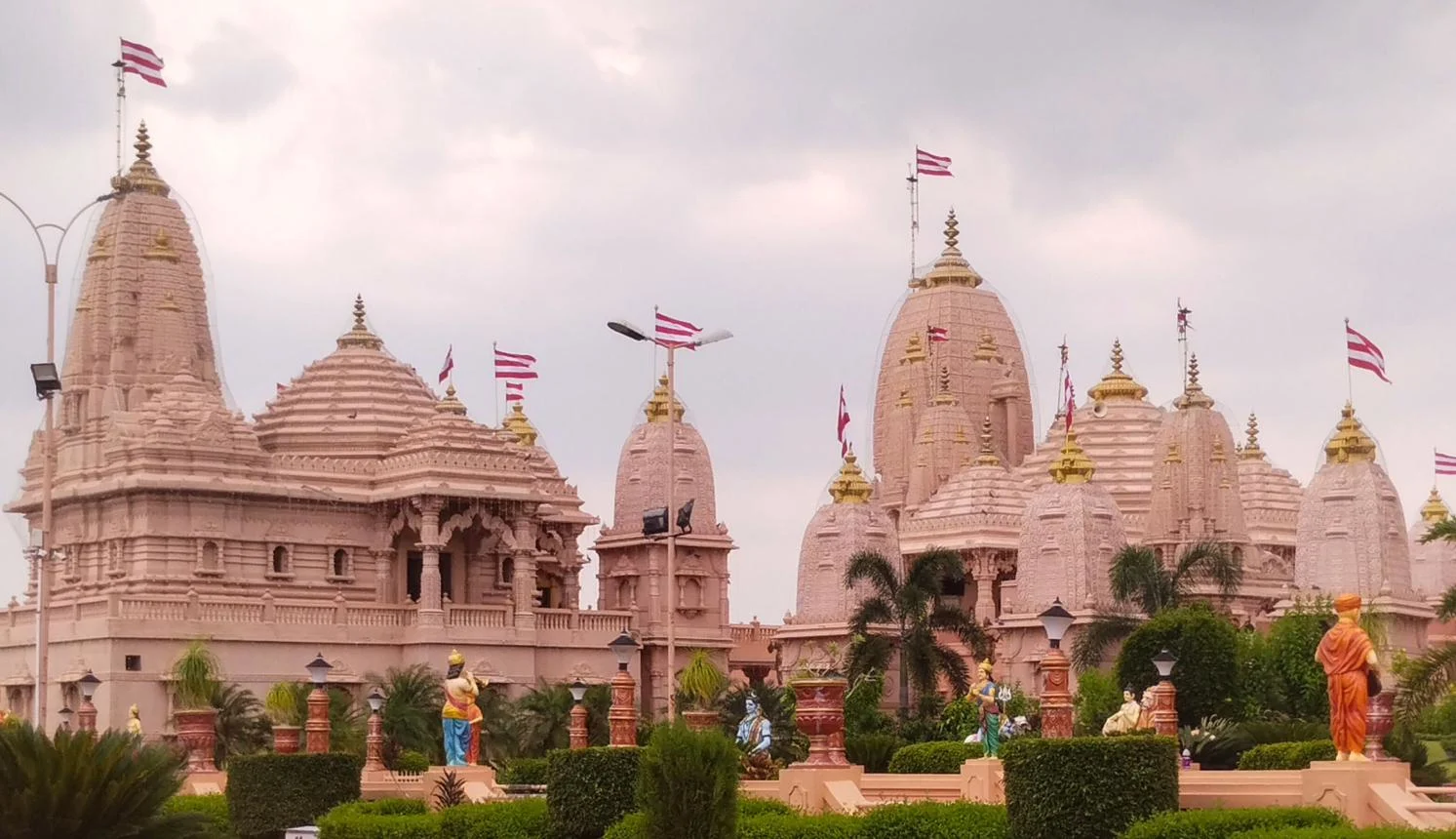 Ayodhya Ram Mandir Travel Guide 2026: Darshan Timings, How to Reach, Booking & Tips