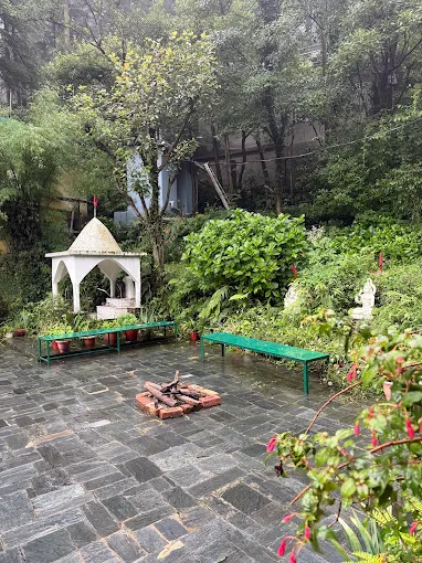 The Himalayan Iyengar Yoga Centre surroundings