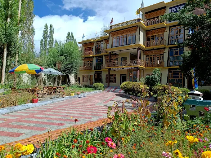 Reeyork Native Ladakhi – An Authentic Ladakhi Homestay Experience Rooted in Culture & Warmth surroundings