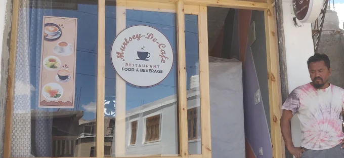 Murtsey-de-Café – Cozy Ambience, Fresh Brews & Delightful Treats interior