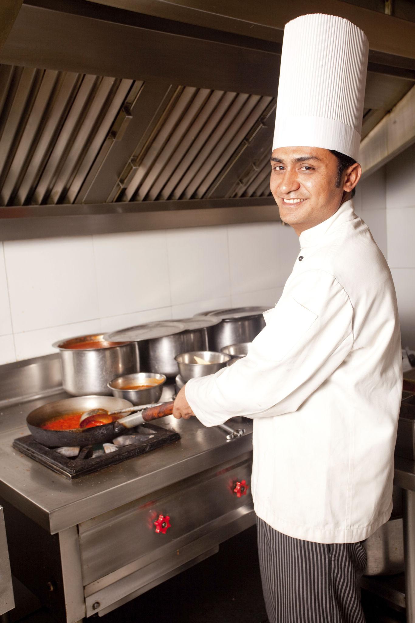 Commis II / Commis III (Chef)