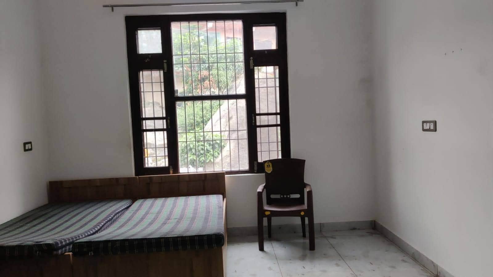 🏡 Single Room Available for Rent interior
