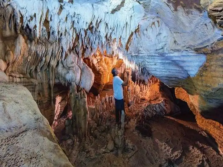 Kutumsar Cave