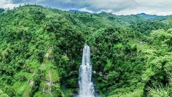  Vantawng Falls 