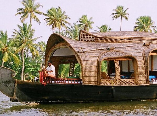 20-Best-Places-to-Visit-in-Kerala-for-Holidays