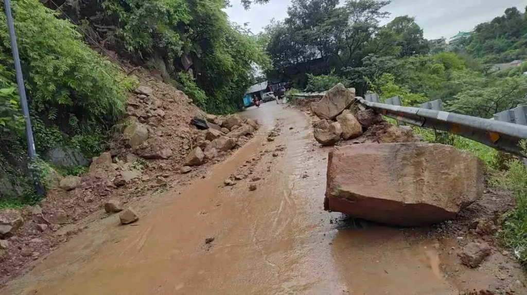 Monsoon-2025-in-Himachal-Pradesh-Do-Not-Travel