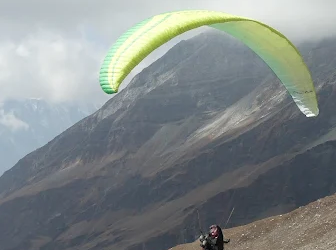 Shivu-Paragliding